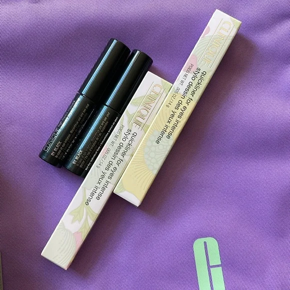 Clinique Travel Tote with Makeup & Skincare Samples- NWT - Picture 3 of 3